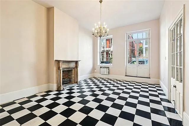 Building Photo - 1227 Chartres St #1A