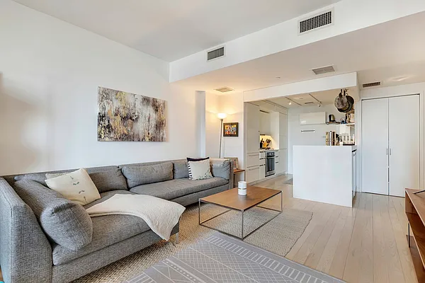 Rented by CORE | media 8