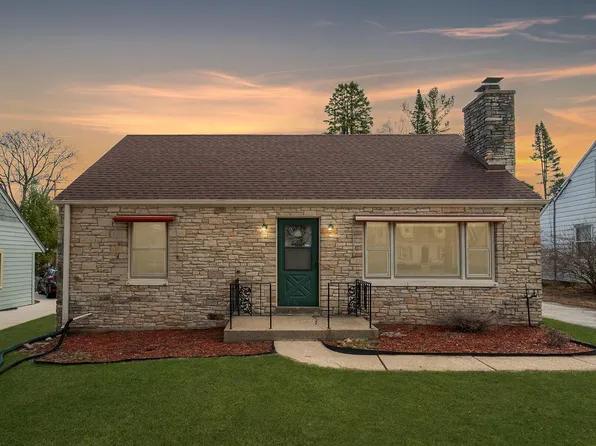 8342 North Whitney ROAD, Fox Point, WI 53217