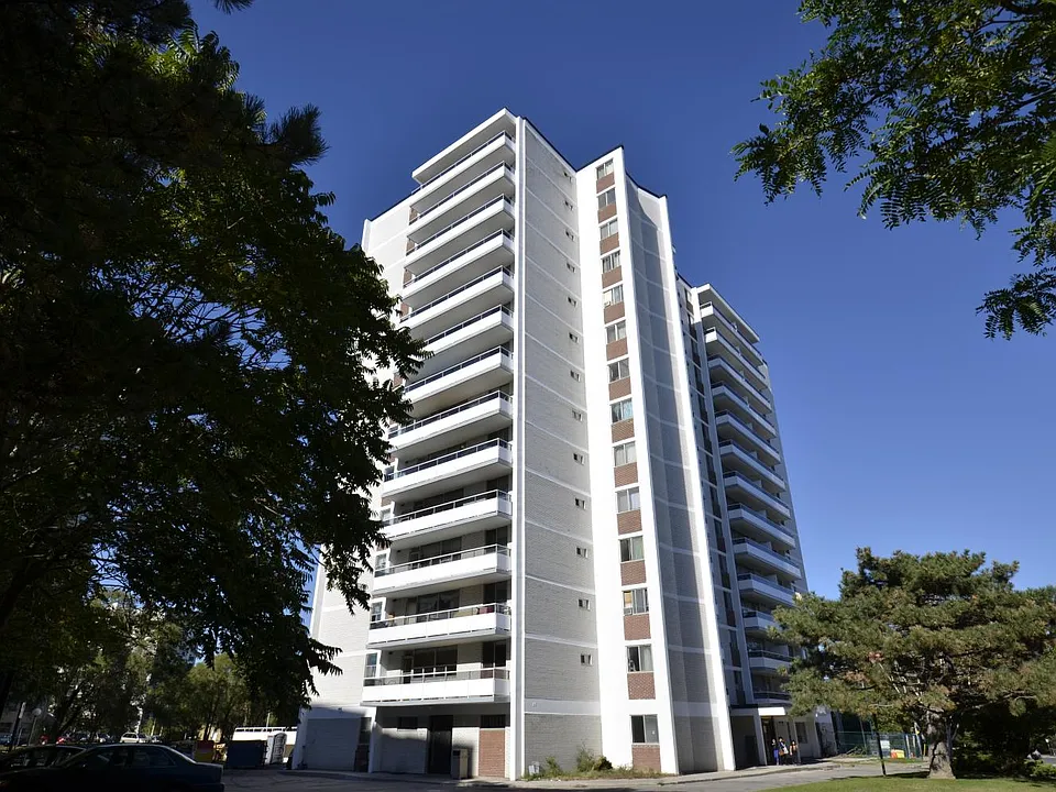 25 Paisley Blvd W #405