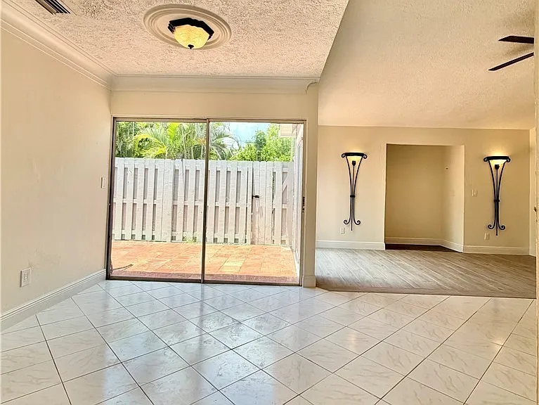 6220 Timberwood Cir #122 — Photo 24