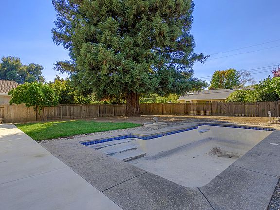 3rd image of 5612 Delcliff Cir