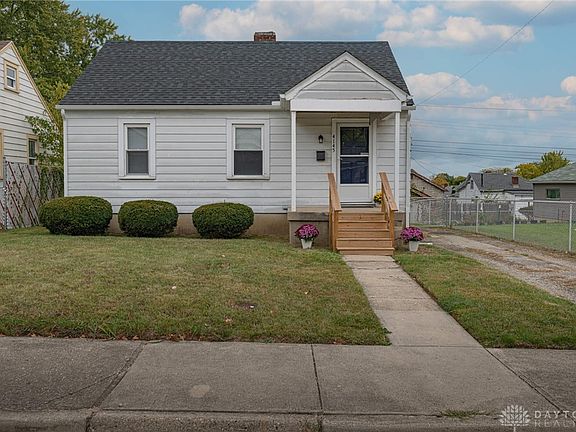 2nd image of 4145 Farnham Ave