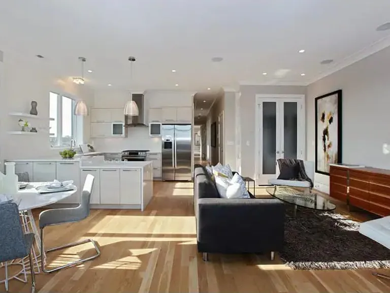 2405 N Greenview Ave #4 — Photo 3