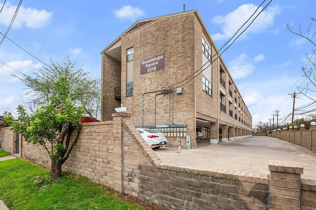 3316 Guadalupe St Apt 304 — Photo 1