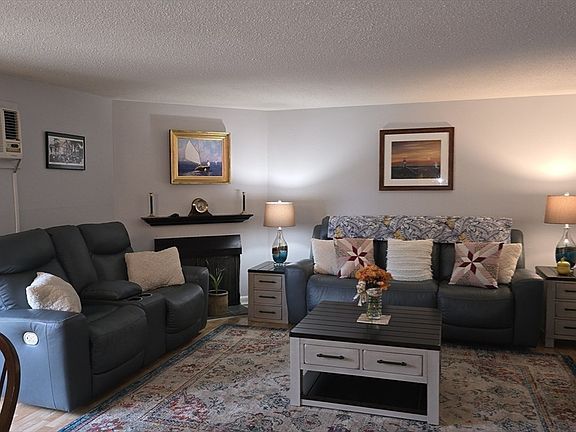 5th image of 855 W Main St #15