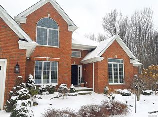 170 Breezewood Dr, Orchard Park, NY 14127