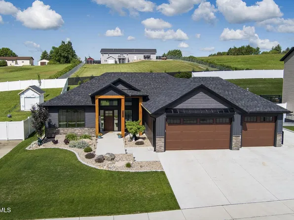 5342 Titanium Dr, Bismarck, ND 58503