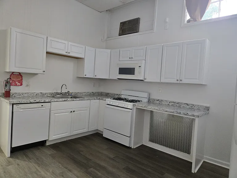 1263 Stuyvesant Ave #1 — Photo 5