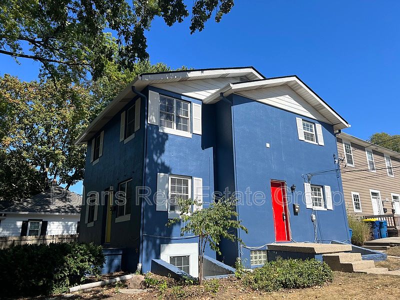 1st image of 1004 E 61st St