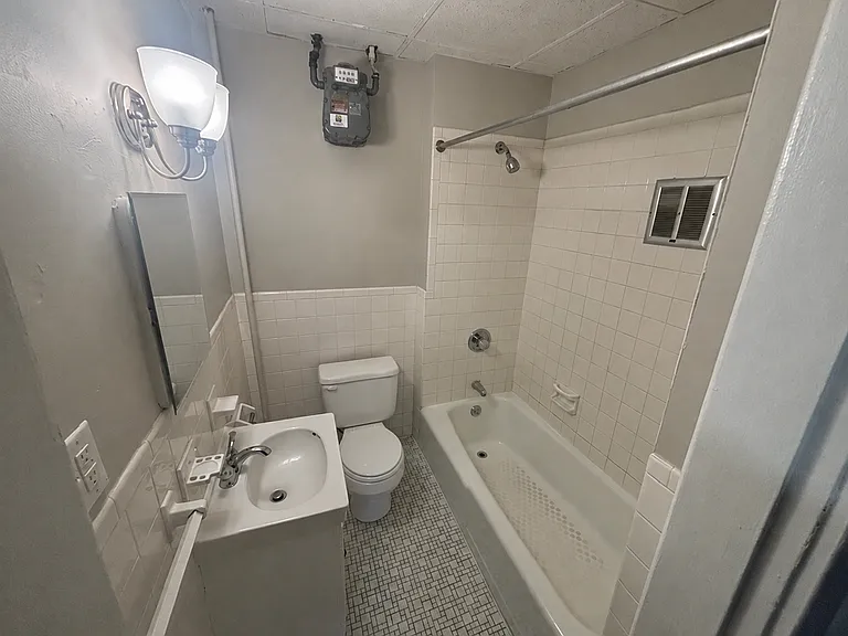 91 E Park St — Photo 3