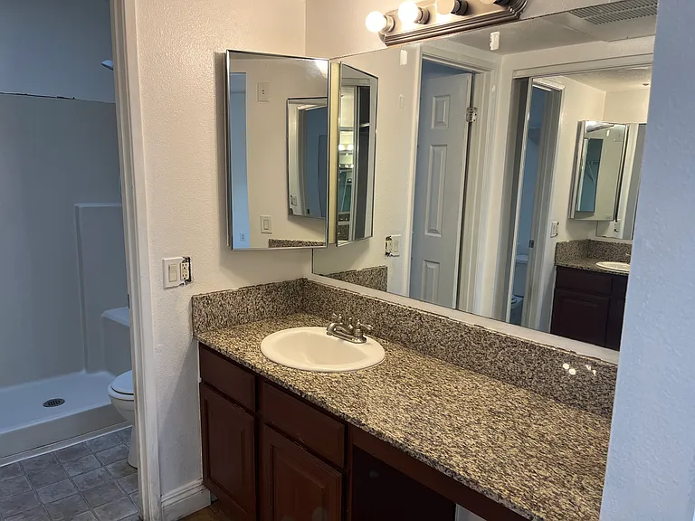 5138 S Jones Blvd #204 — Photo 6