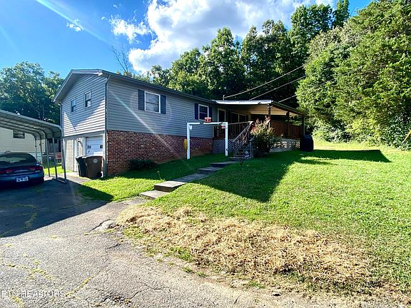 2nd image of 6209 SE Brookmeade Ct