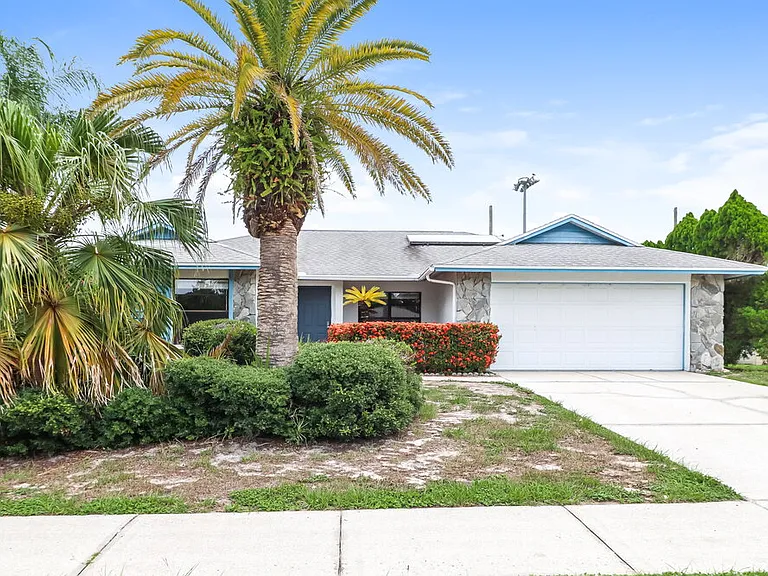 2225 Hidden Meadows Dr E — Photo 1