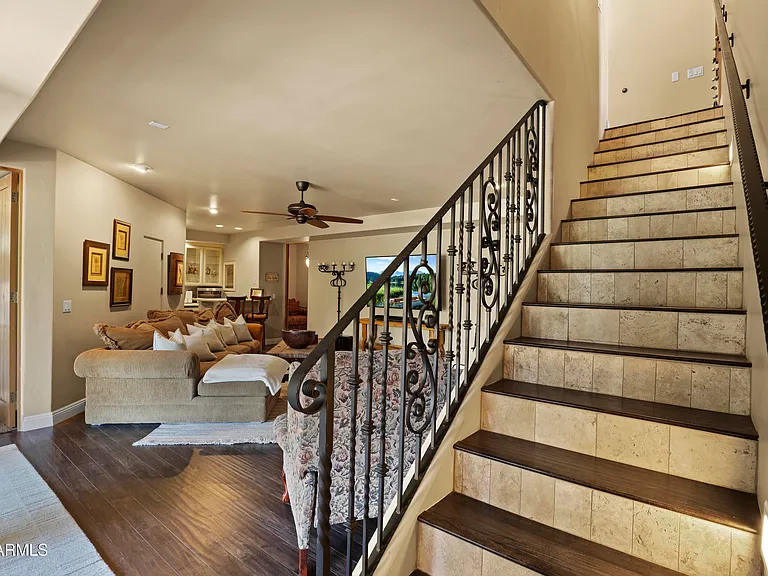 2609 E Pine Island Ln — Photo 22