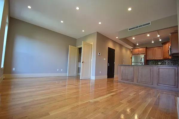 Rented by Urban Realty NYC | media 10