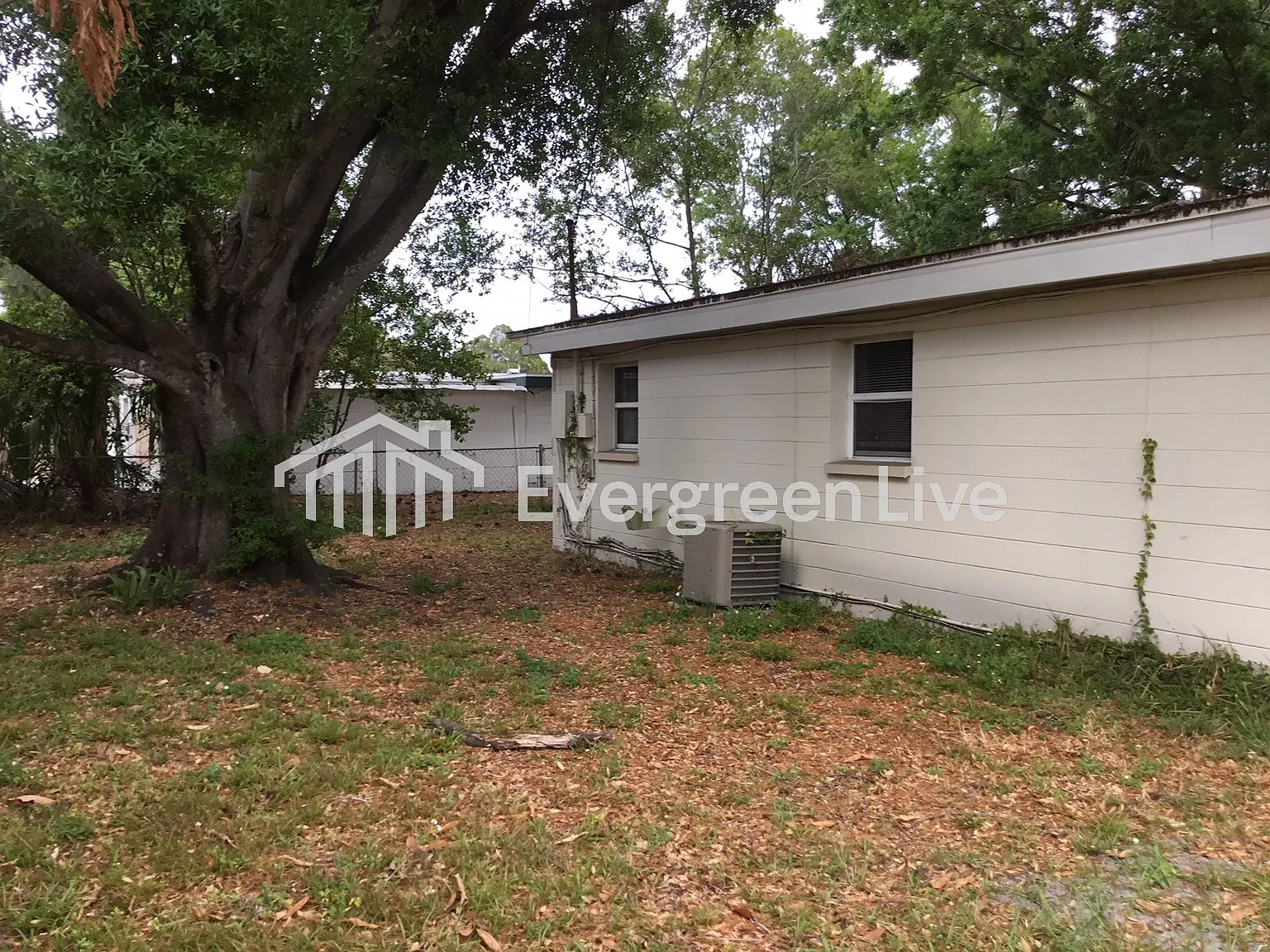 3 bed, 1.0 bath, 1556 sqft, $1,945 — Photo 2