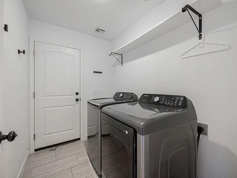 2547 E Illini St — Photo 23