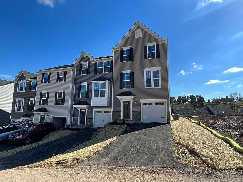 67 Hewstone Ct