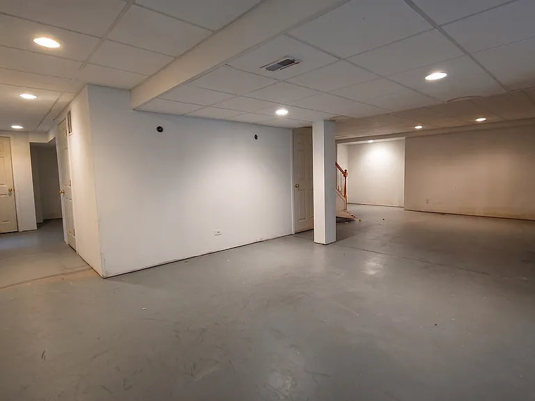 1925 Danube Way — Photo 10