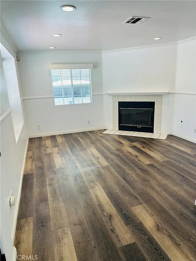 3 bed, 1605 sqft, $3,300 — Photo 2
