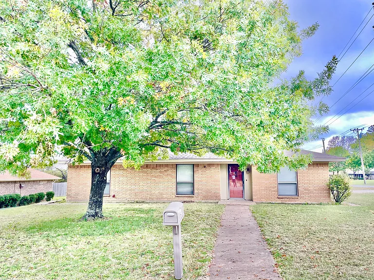 1011 Westgate Dr — Photo 1