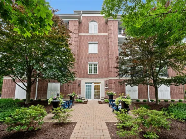 2536 McDaniel Ave #402, Evanston, IL 60201