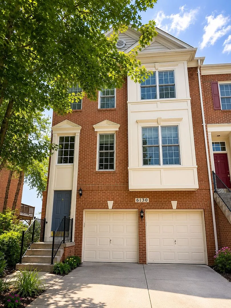 Brand new upgraded 4 Bedroom Townhouse for rent — Photo 1