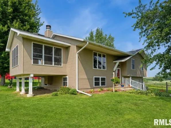 3918 210th St, Clinton, IA 52732
