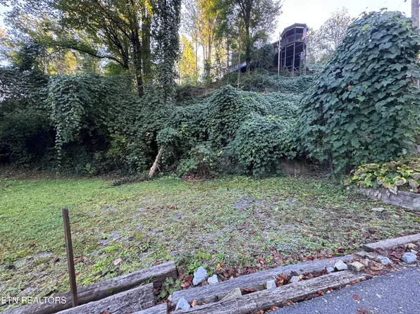 235 Silverbell Ln, Gatlinburg, TN 37738