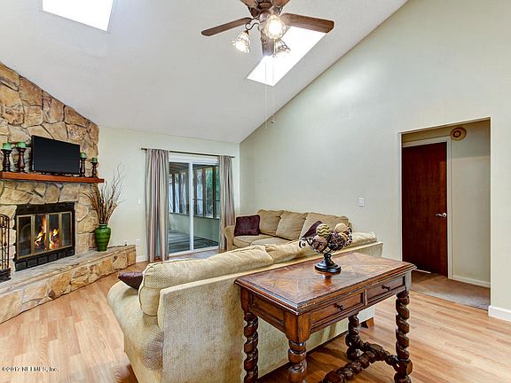 4th image of 10327 Arrow Lakes Dr E