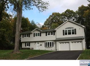 36 Loyola Pl, Oakland, NJ 07436