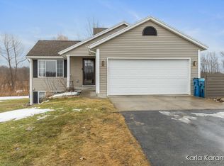 2286 Winston View Dr NE, Cedar Springs, MI 49319