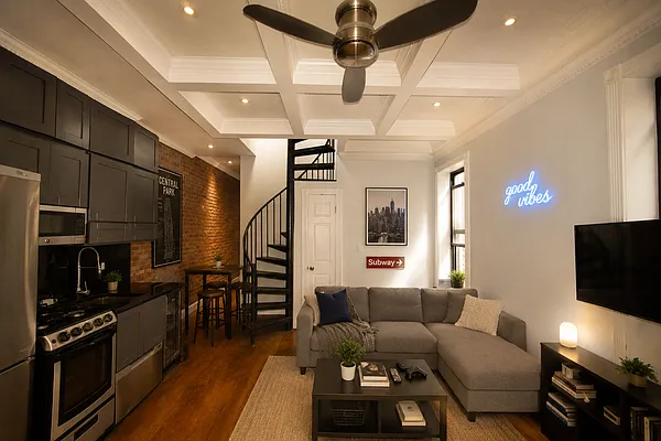 Living room, photo 1