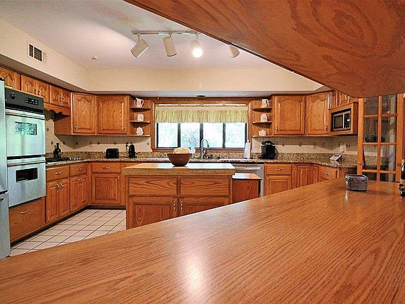 3rd image of 430 N Country Way Dr