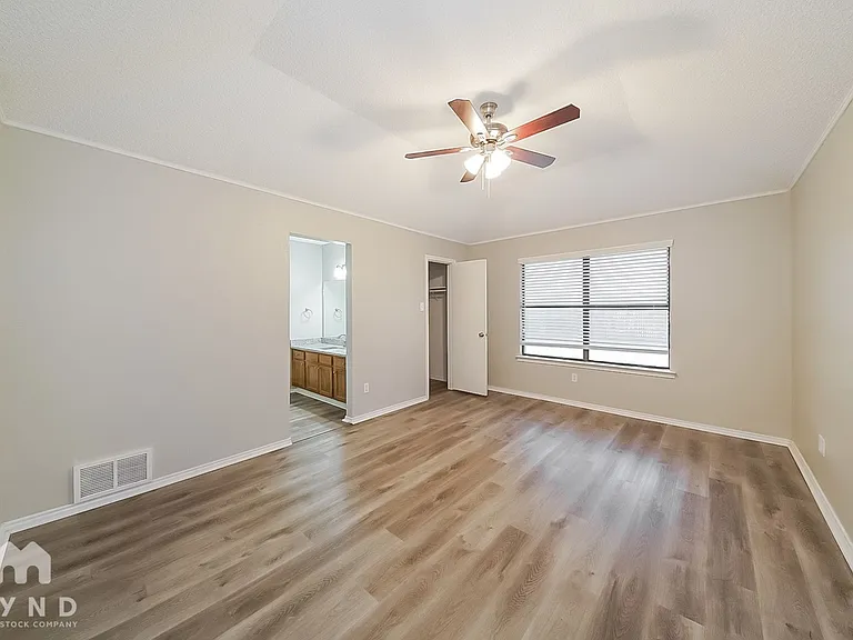 3100 Green Ridge St — Photo 7