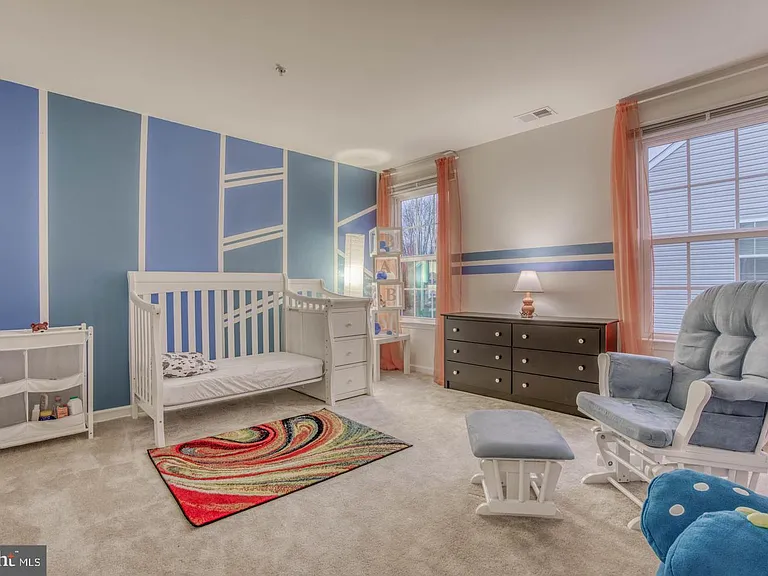 728 Falcon Ln — Photo 16