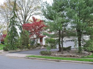 5 Wendy Ct, Edison, NJ 08820