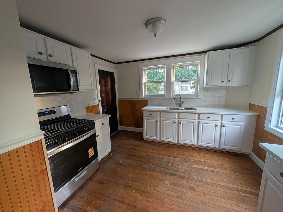 90 Lawn Ave #2
