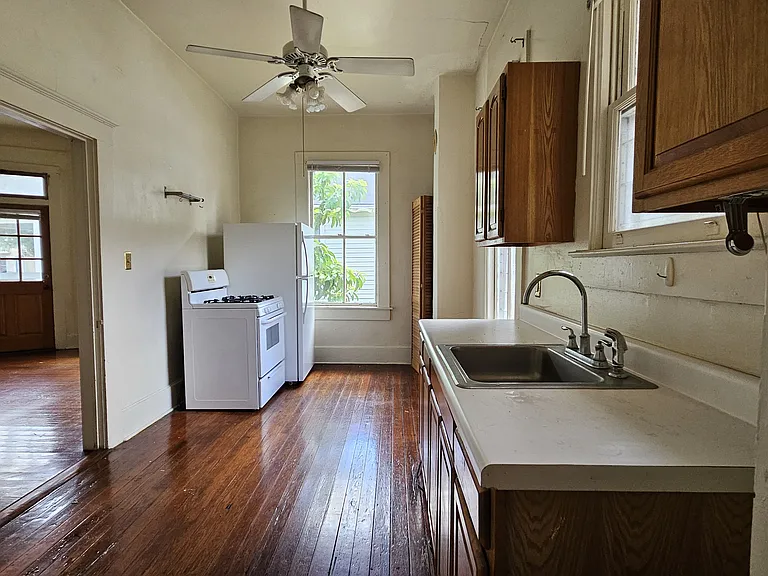 308 NW 2nd St #B — Photo 6