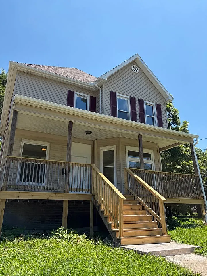 4 bed, 2.5 bath, 1858 sqft, $1,600 — Photo 2