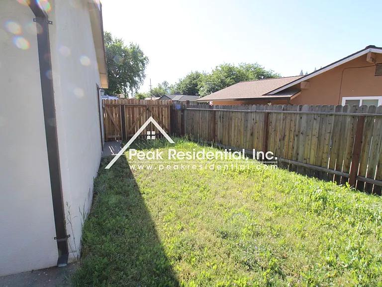 7409 Cushman Ct — Photo 18