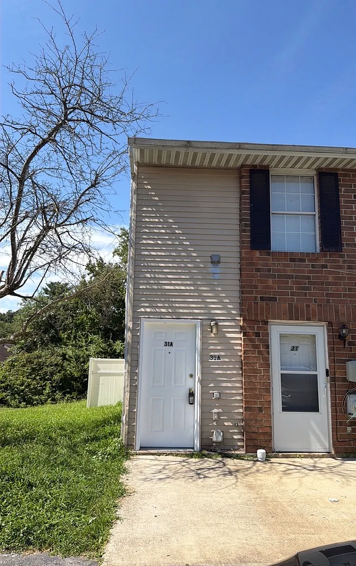 Golderg - 31 Revelle Street - A — Photo 2