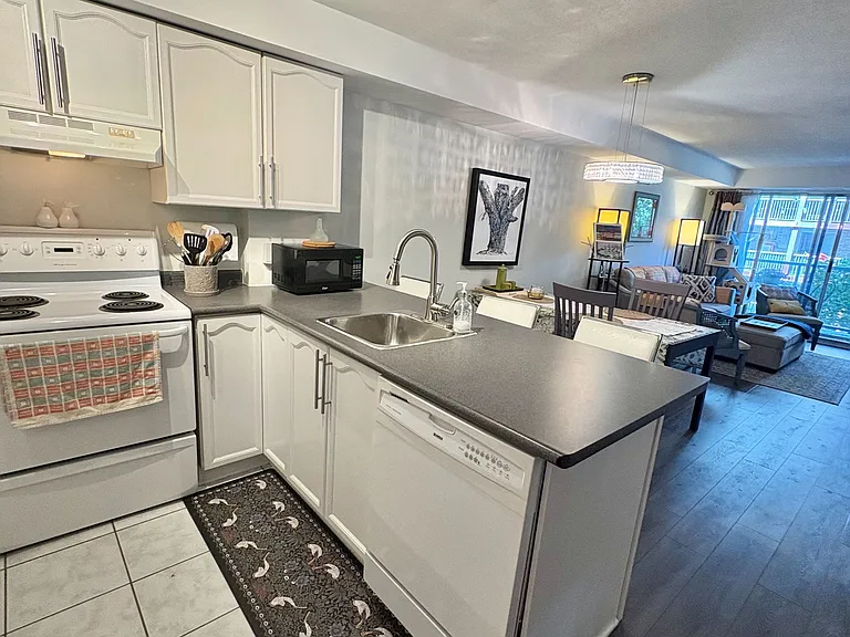429 Somerset St W #402 — Photo 15