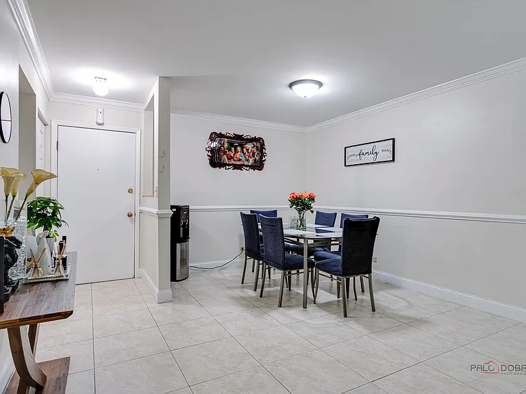 Orchard Apartments — Photo 2