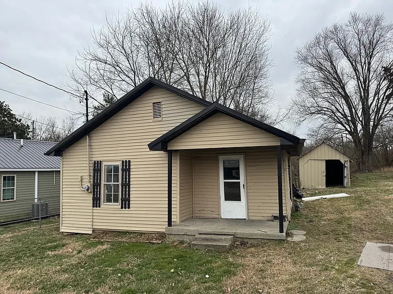 410 Bowen Ave — Photo 1