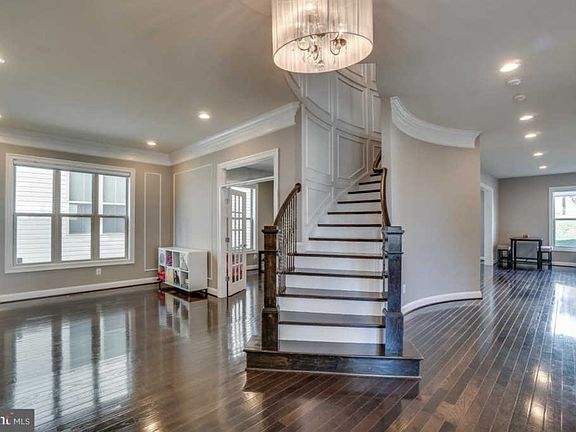 3rd image of 20607 Holyoke Dr
