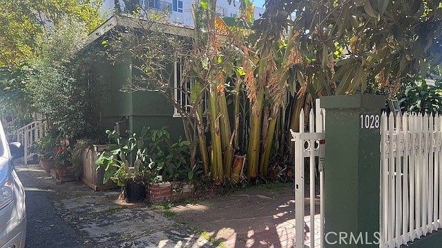 2nd image of 1028 S Kenmore Ave