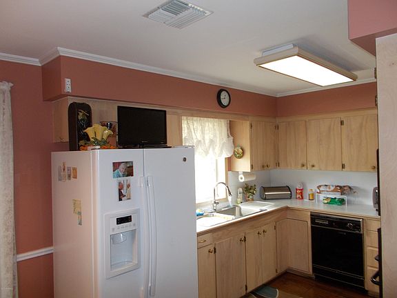 2nd image of 504 Evelyn Dr