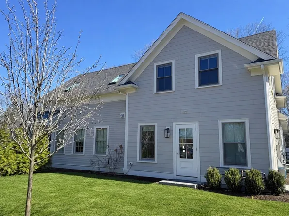 202 Washington St #A, Wellesley Hills, MA 02481